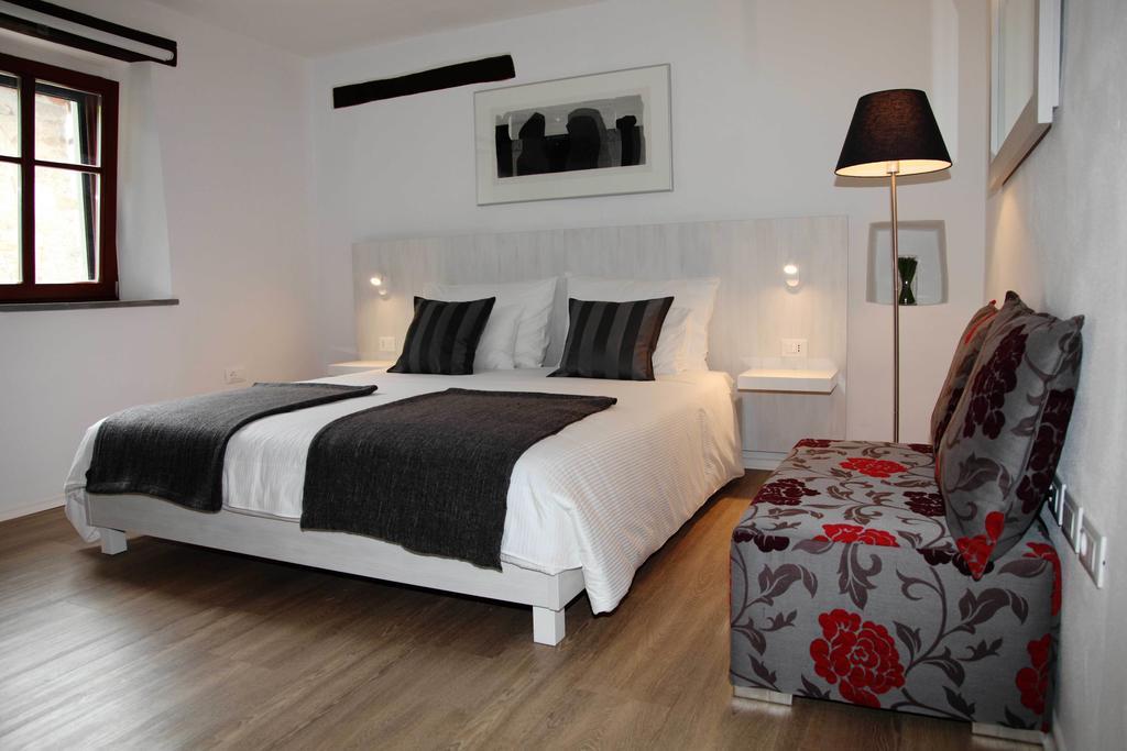 Boutique Hotel Dvor Dobrovo Room photo