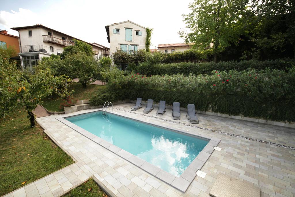 Boutique Hotel Dvor Dobrovo Exterior photo